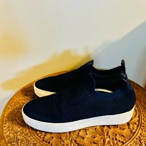 Steve Madden BEALE Sz 9.5 Navy Knit Fabric Slip On Low Top Shoes Womens Comfort